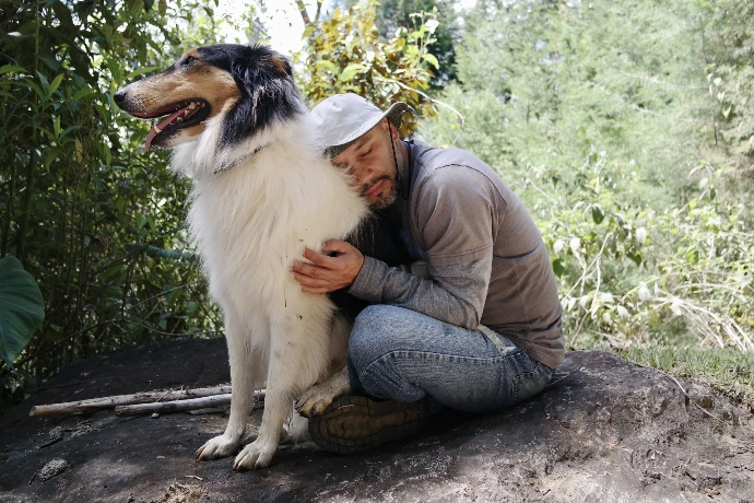 Wilo abrazando a Bella